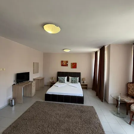 Center House 3*